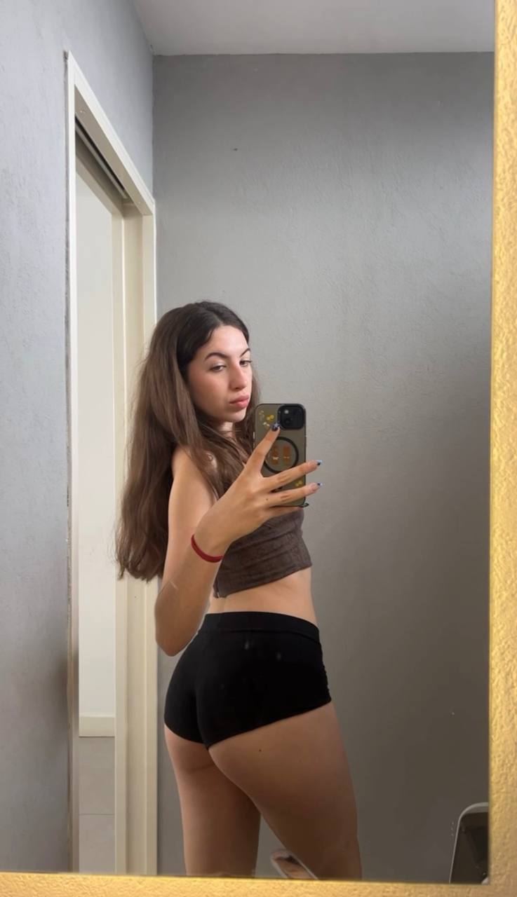 Amber in her underwear in Jinzhou