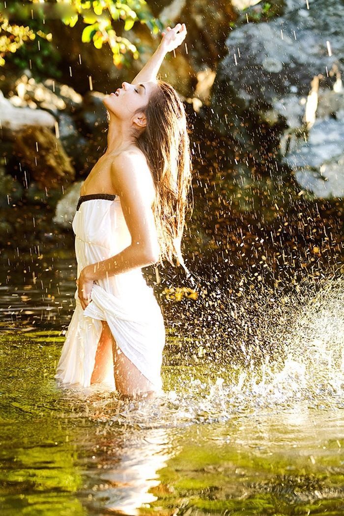 Marie Avgeropoulos in Jinzhou