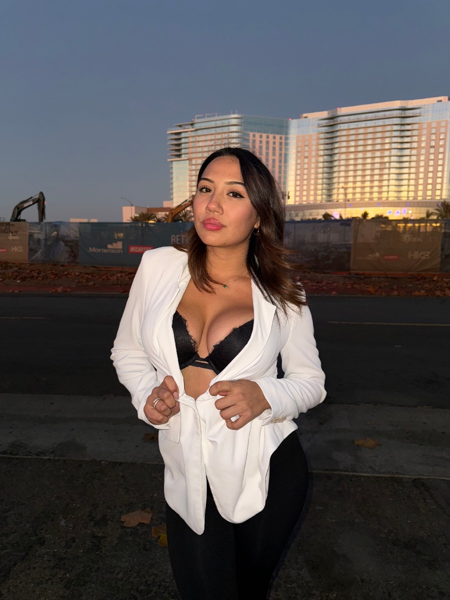 Take a pause and enjoy Ali Cruz — streaming from Jinzhou