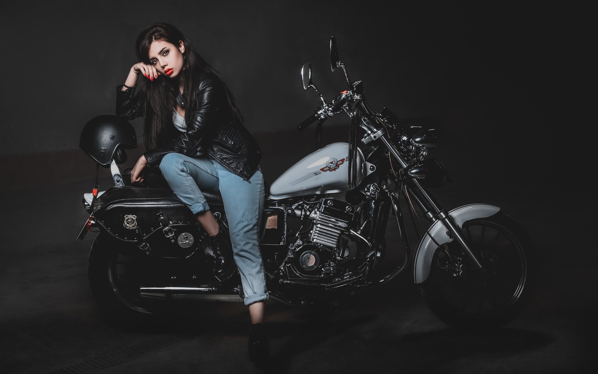 Biker girls: style and drive in Jinzhou