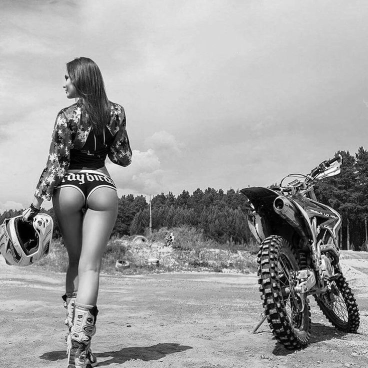 Beautiful girls and motorcycles in Jinzhou