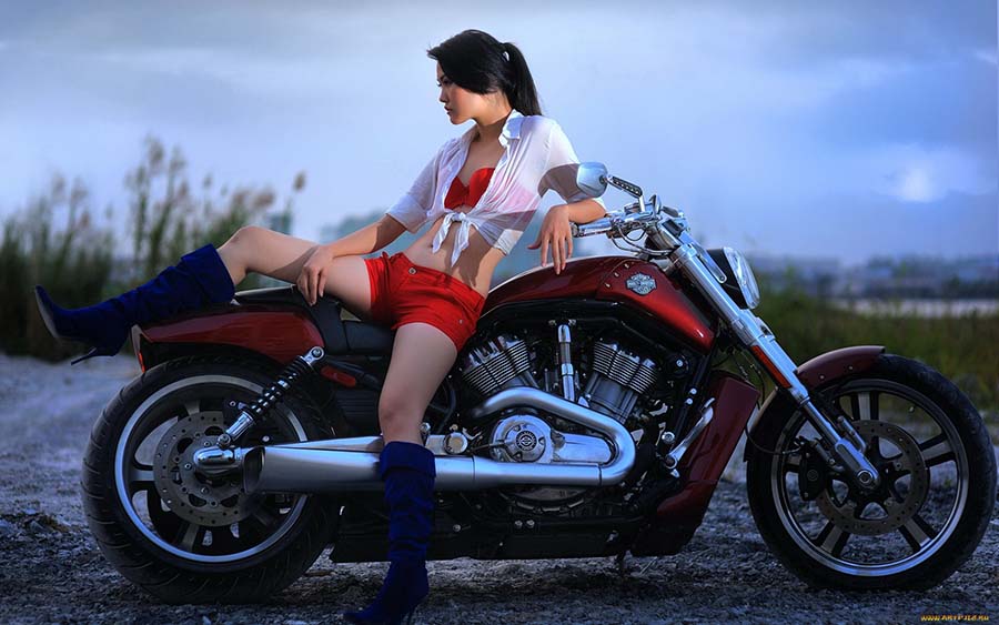 Beautiful girls and motorcycles in Jinzhou