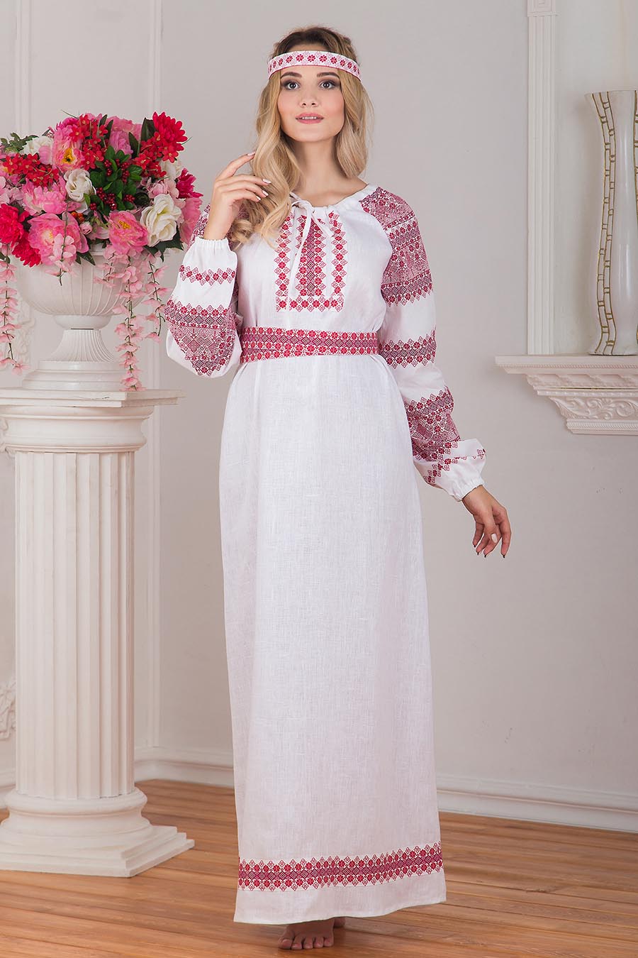 Women in Slavic costumes in Jinzhou