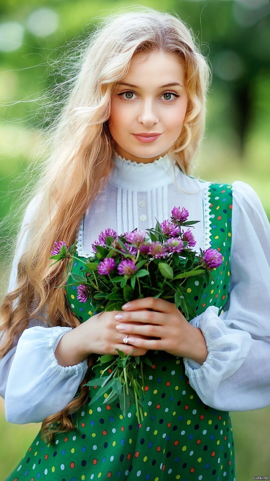 Girls in Slavic costumes in Jinzhou