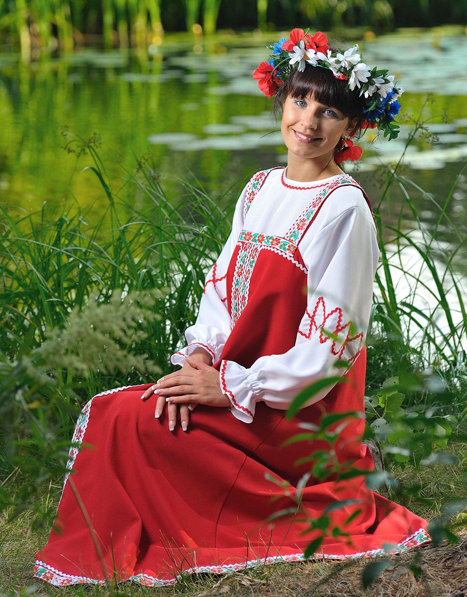 Beautiful girl Girls in Slavic costumes in Jinzhou
